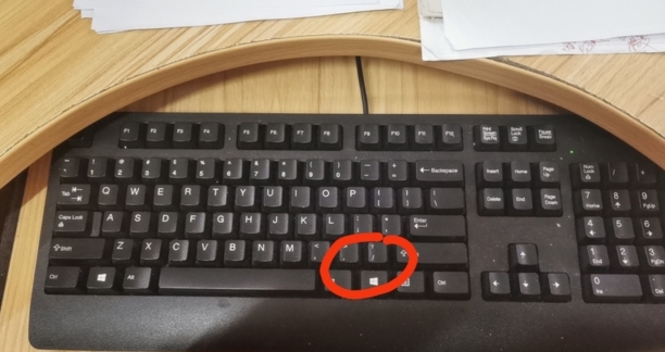 键盘上的斜杠符号怎么输入
